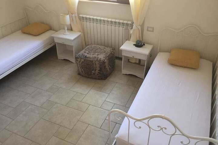 Room 6 of 8