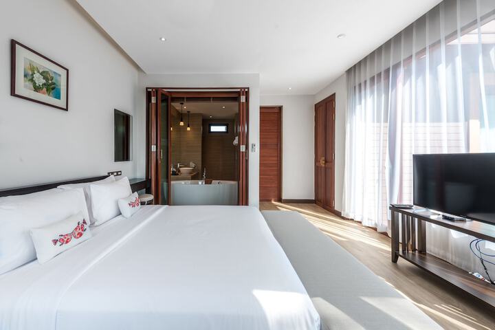 Room 4 of 62