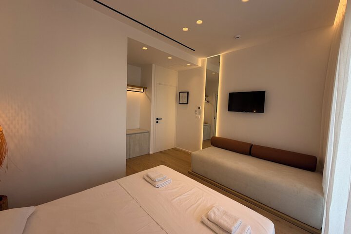 Room 16 of 34