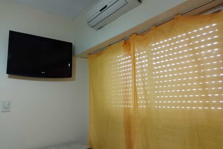 Room 12 of 32