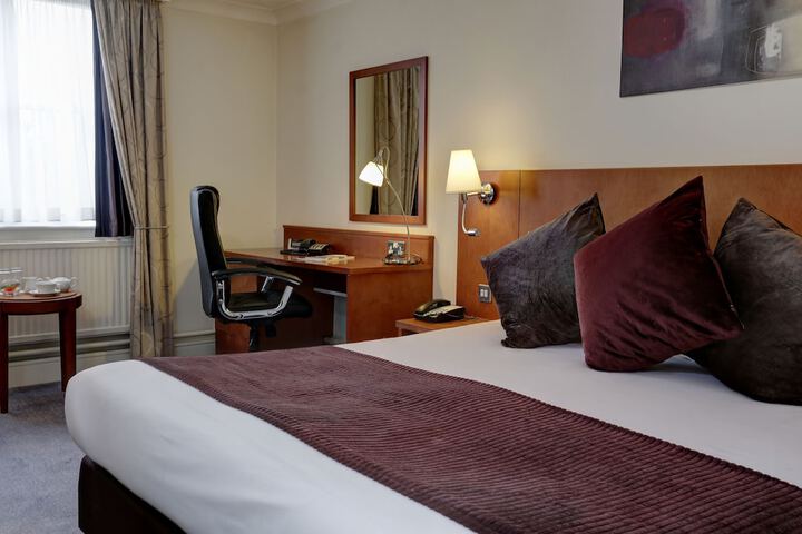 Room 9 of 40
