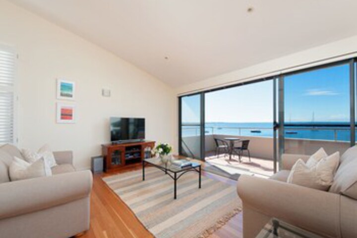 Room 9 of 20