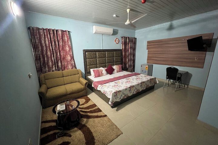 Room 3 of 10