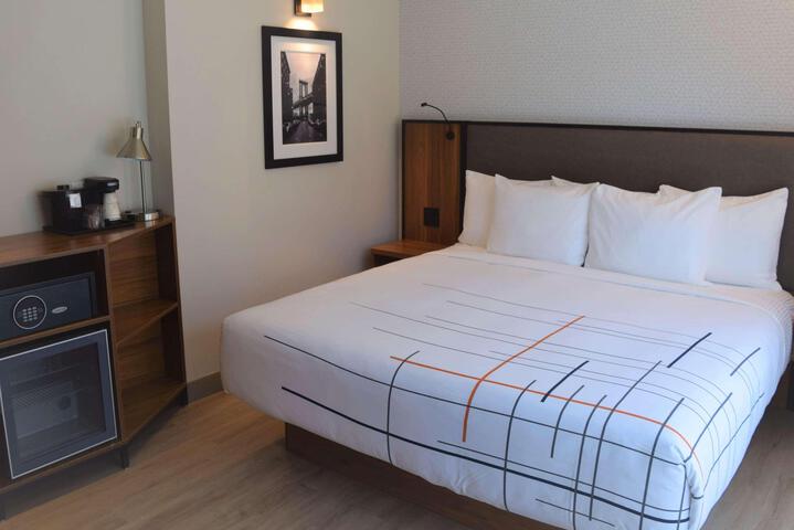 1 King Bed (1 of 22)