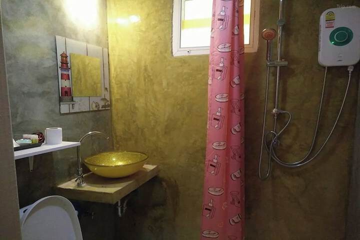 Room 42 of 76