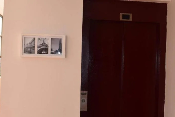 Room 13 of 18