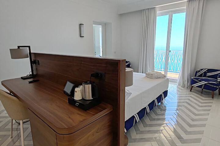 Room 16 of 42