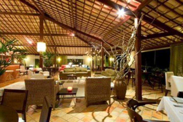Lounge 34 of 65
