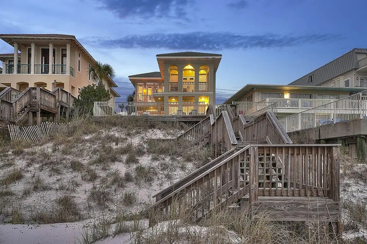 Exterior of Destin To Rest by Five Star Properties