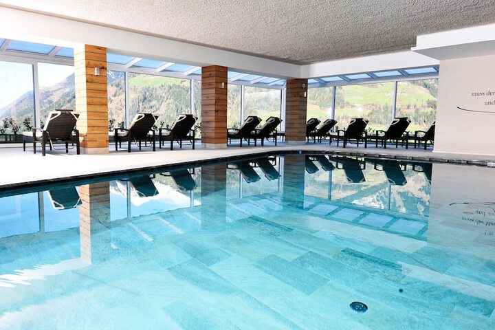 Pool 14 of 26