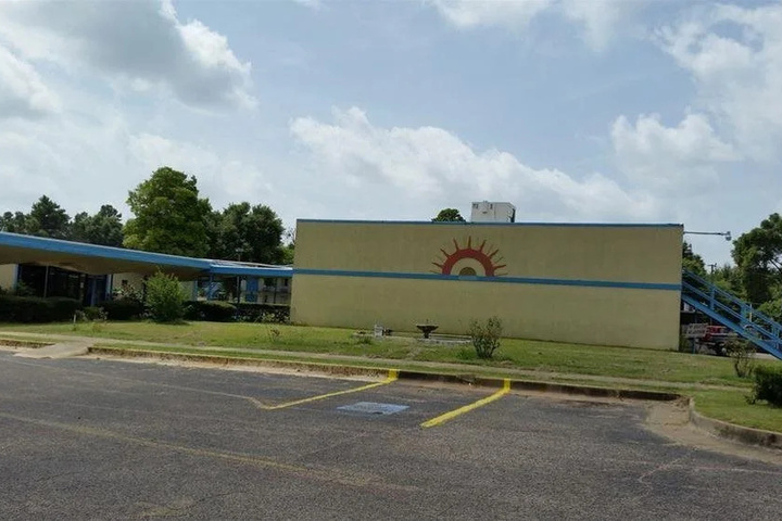 Exterior of Budget Inn Longview