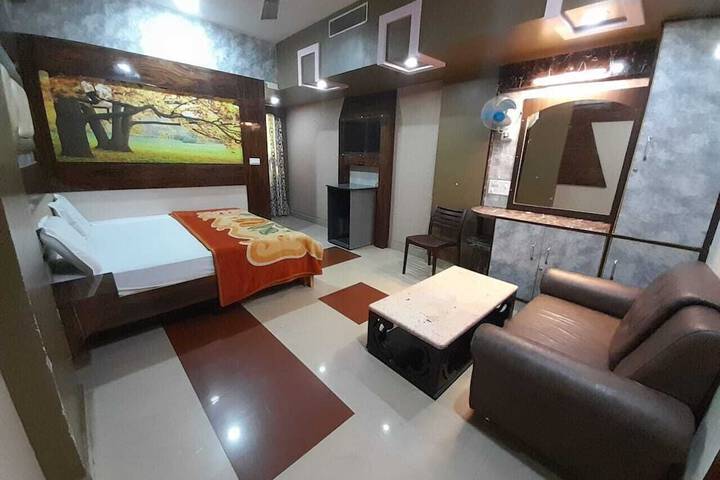 Room 4 of 28