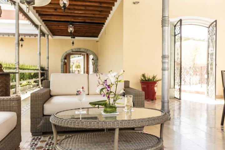 Entrance & Lobby