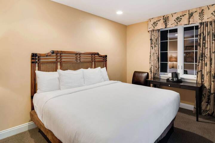 1 King Bed (15 of 31)