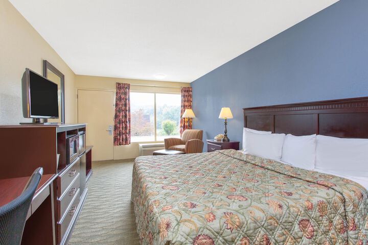 1 King Bed (7 of 7)