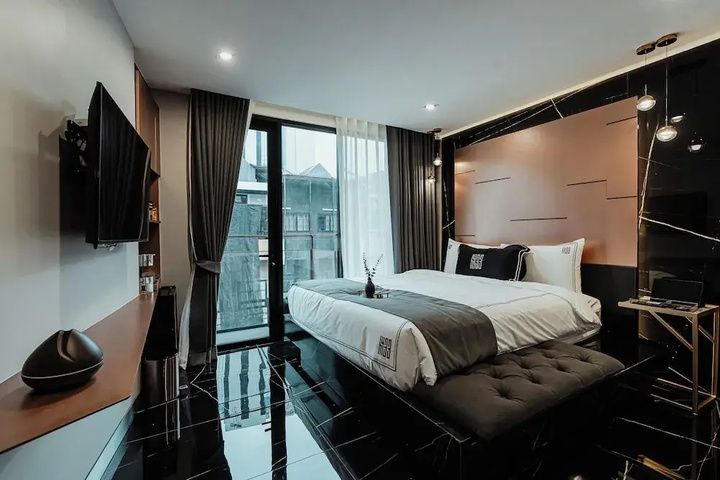 Room 3 of 20