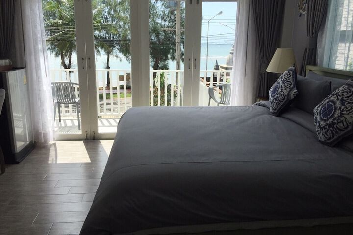 Room 3 of 52
