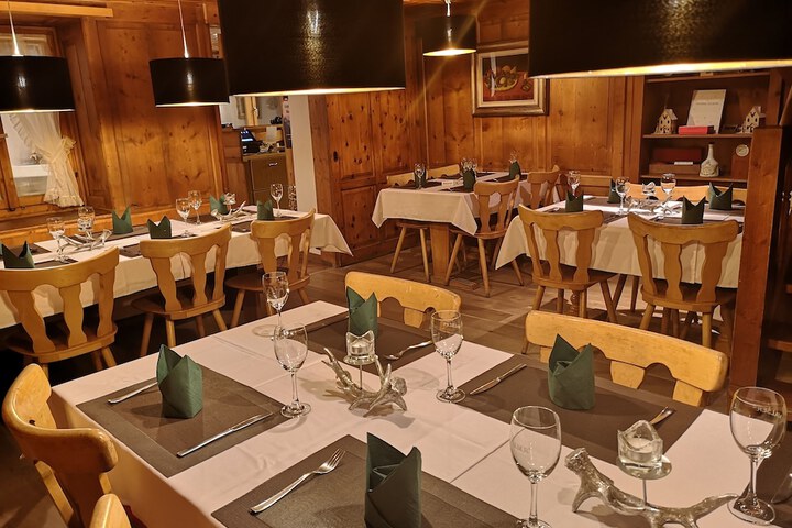 Dining 1 of 40