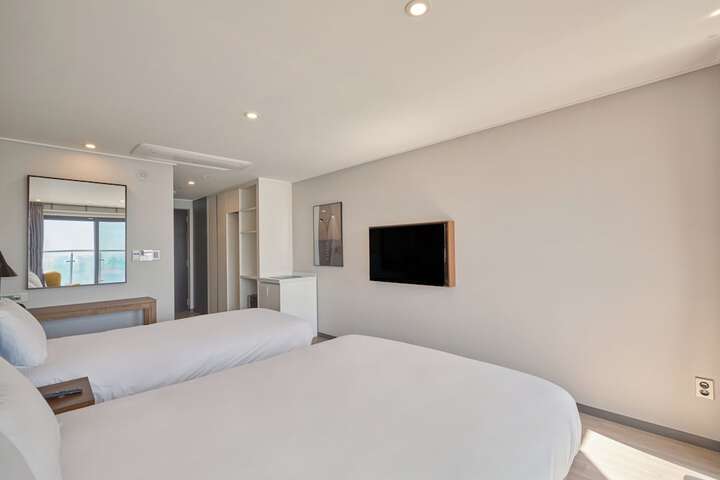 Room 4 of 29