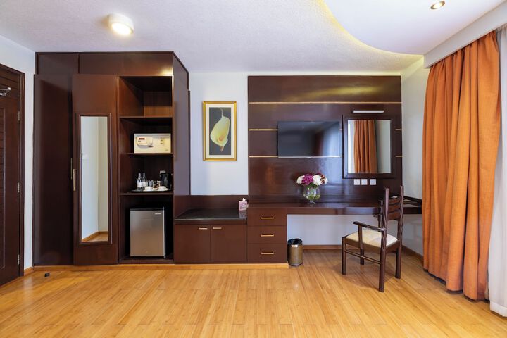 Room 16 of 39