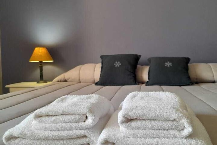Room 4 of 10