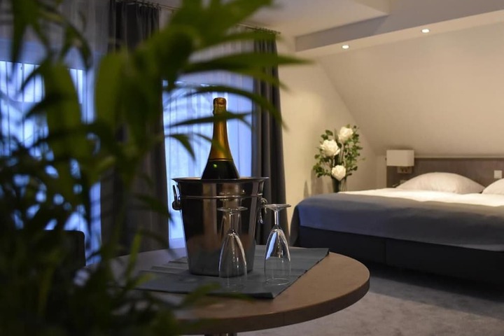 Room 10 of 42