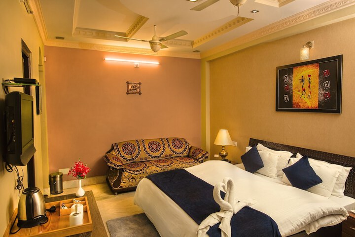 Room 6 of 53