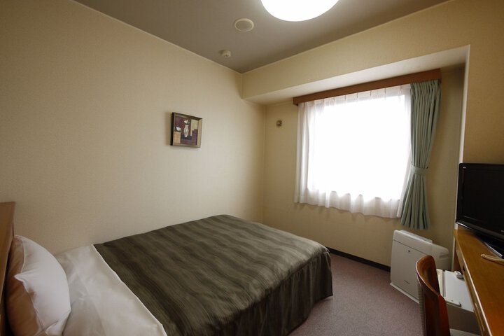 Room 7 of 24