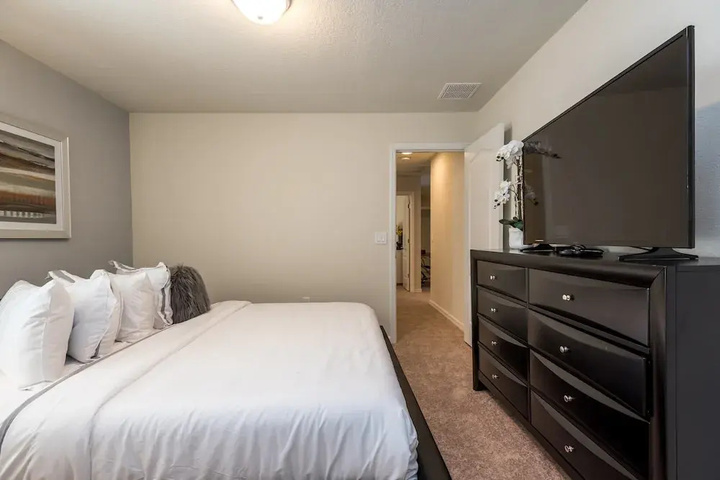 Room 4 of 37