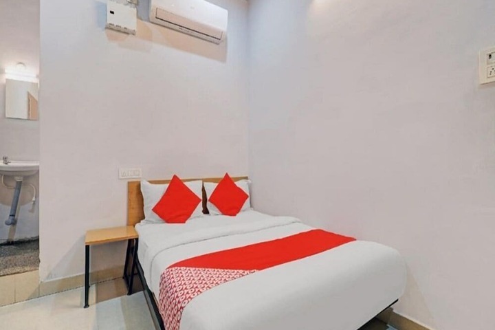 Room 2 of 5
