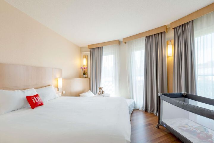 Room 2 of 91