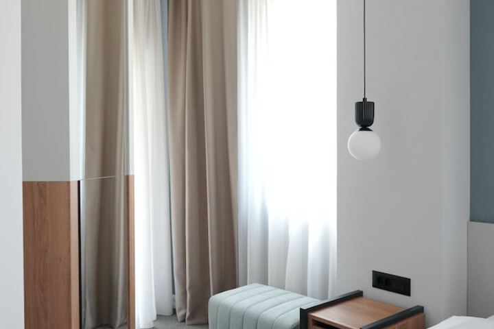 Room 10 of 38
