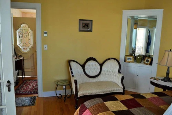Room 4 of 43