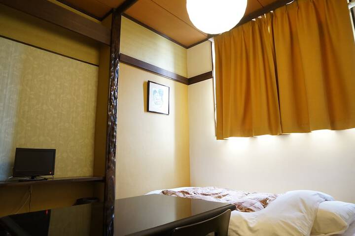 Room 5 of 22