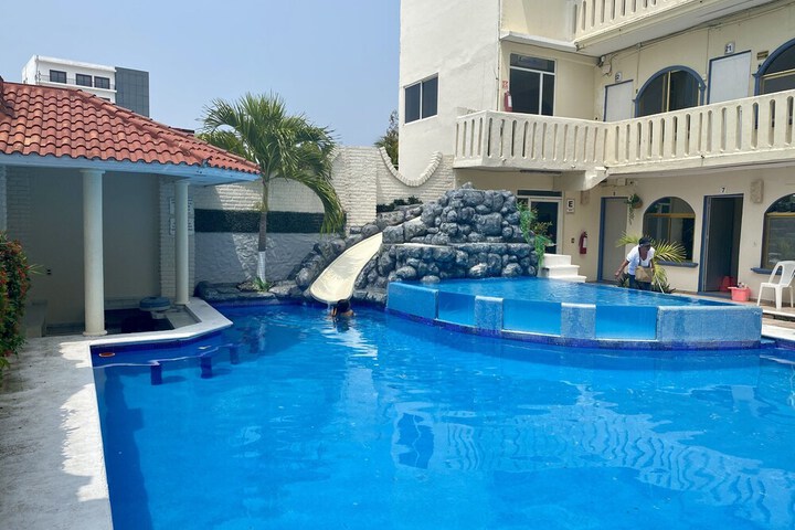 Pool 25 of 64