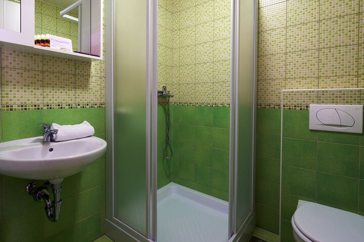 Room 20 of 32