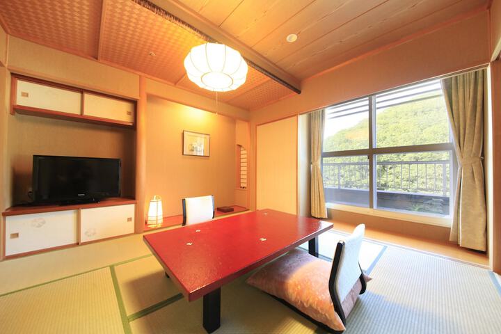 Room 6 of 53