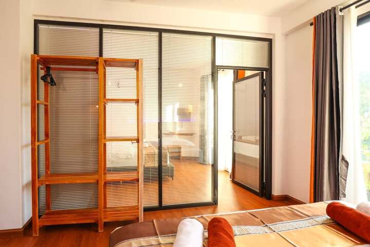 Room 10 of 20