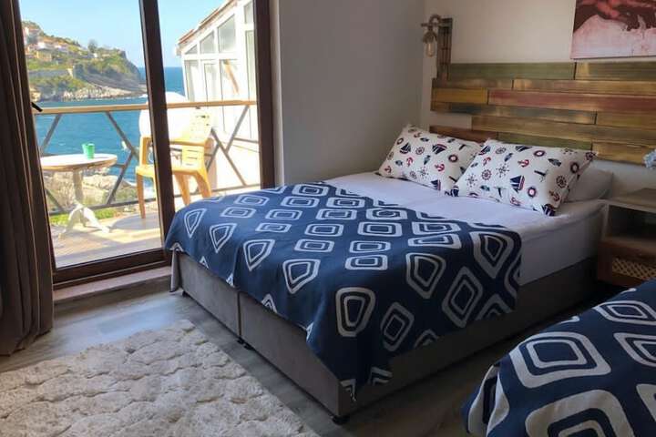 Room 15 of 104