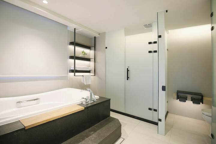 Room 80 of 105