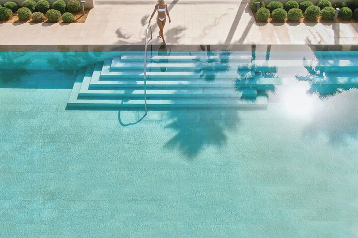 Pool 104 of 159