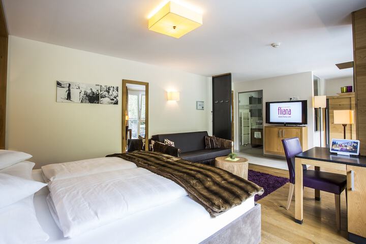 Room 10 of 85
