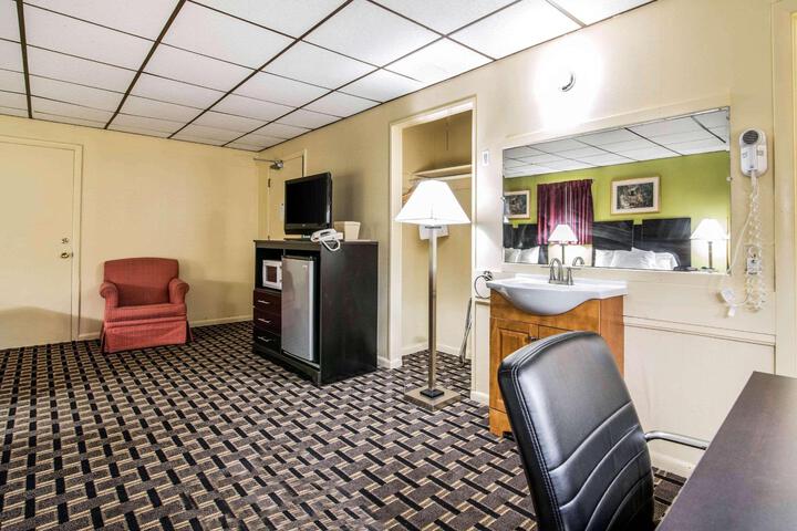 Hotel Suite Photo