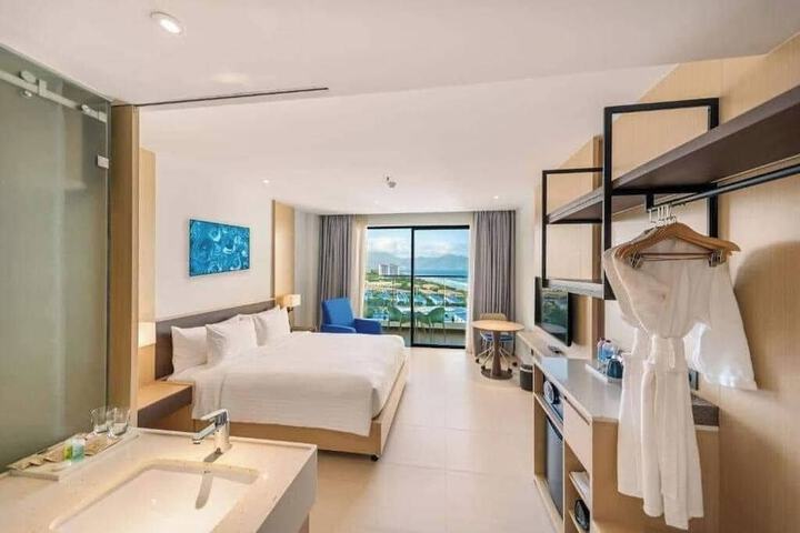 Room 5 of 16