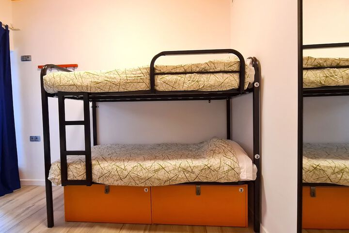 Room 3 of 34