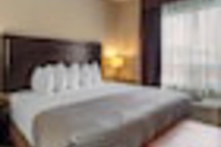 Room 80 of 168