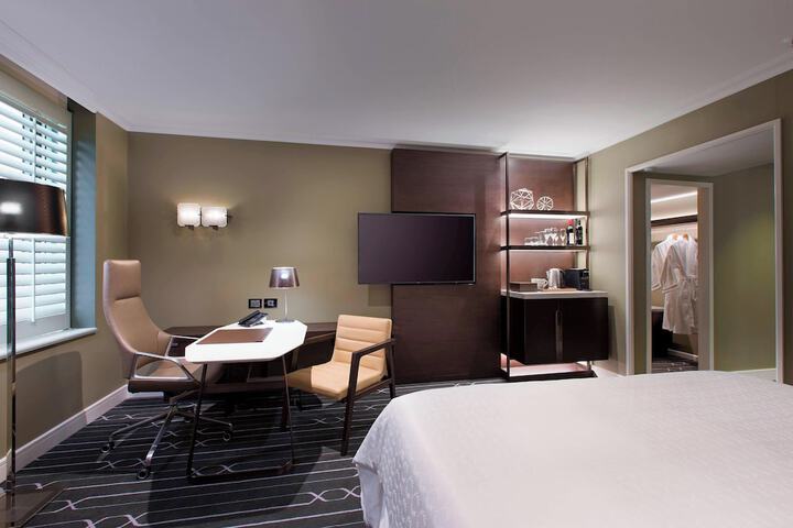 Room 17 of 171
