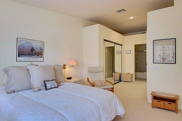 Room 4 of 18