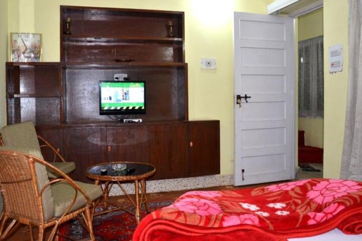 Room 4 of 6