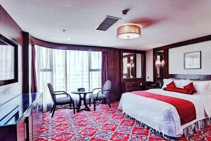 Room 25 of 49